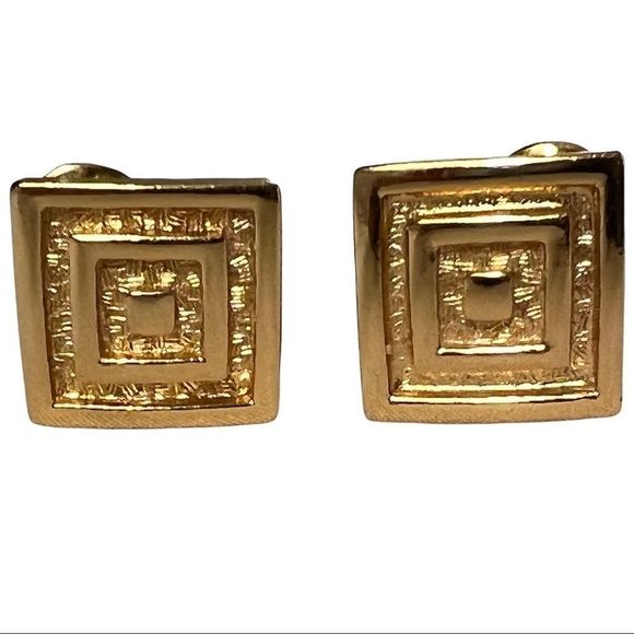 Vintage Monet Signed Bright Gold Square Or Diamond Clip Back Earrings - Picture 5 of 10